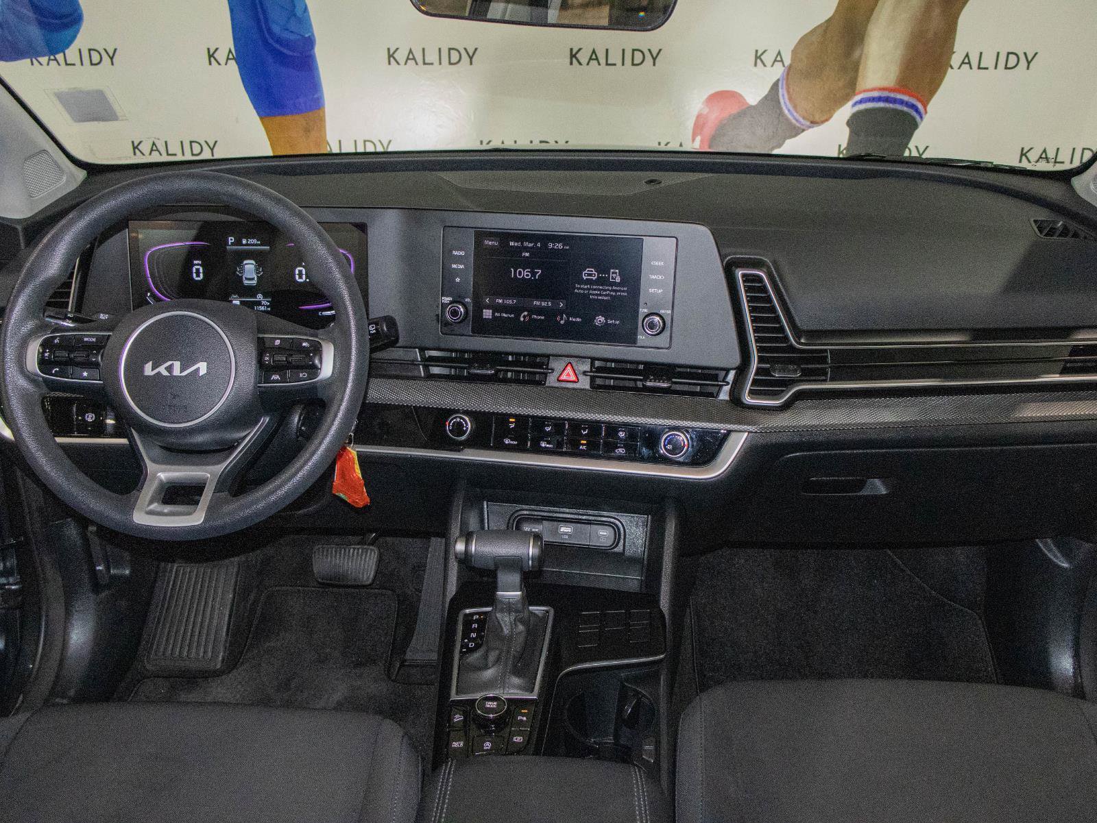 Used 2025 Kia Sportage LX image 3