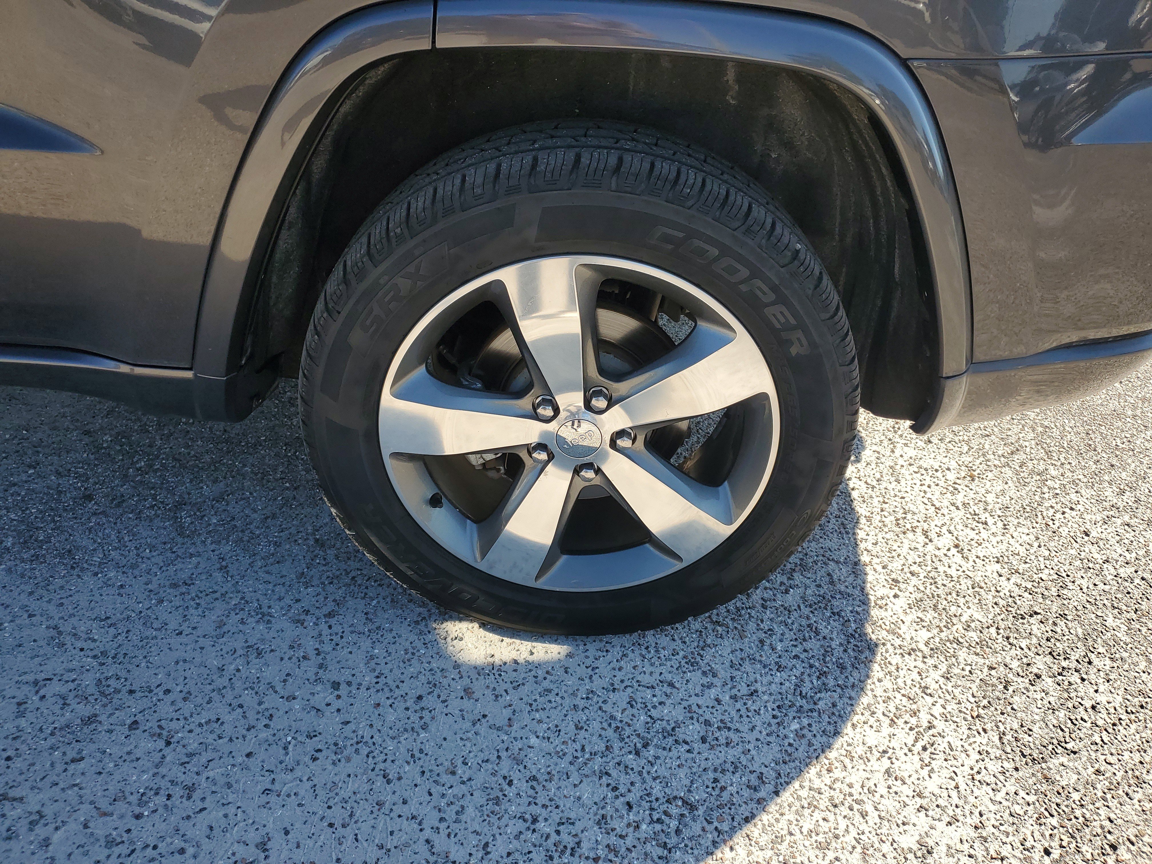 Used 2015 Jeep Grand Cherokee Overland w/ Advanced Technology Group image 9