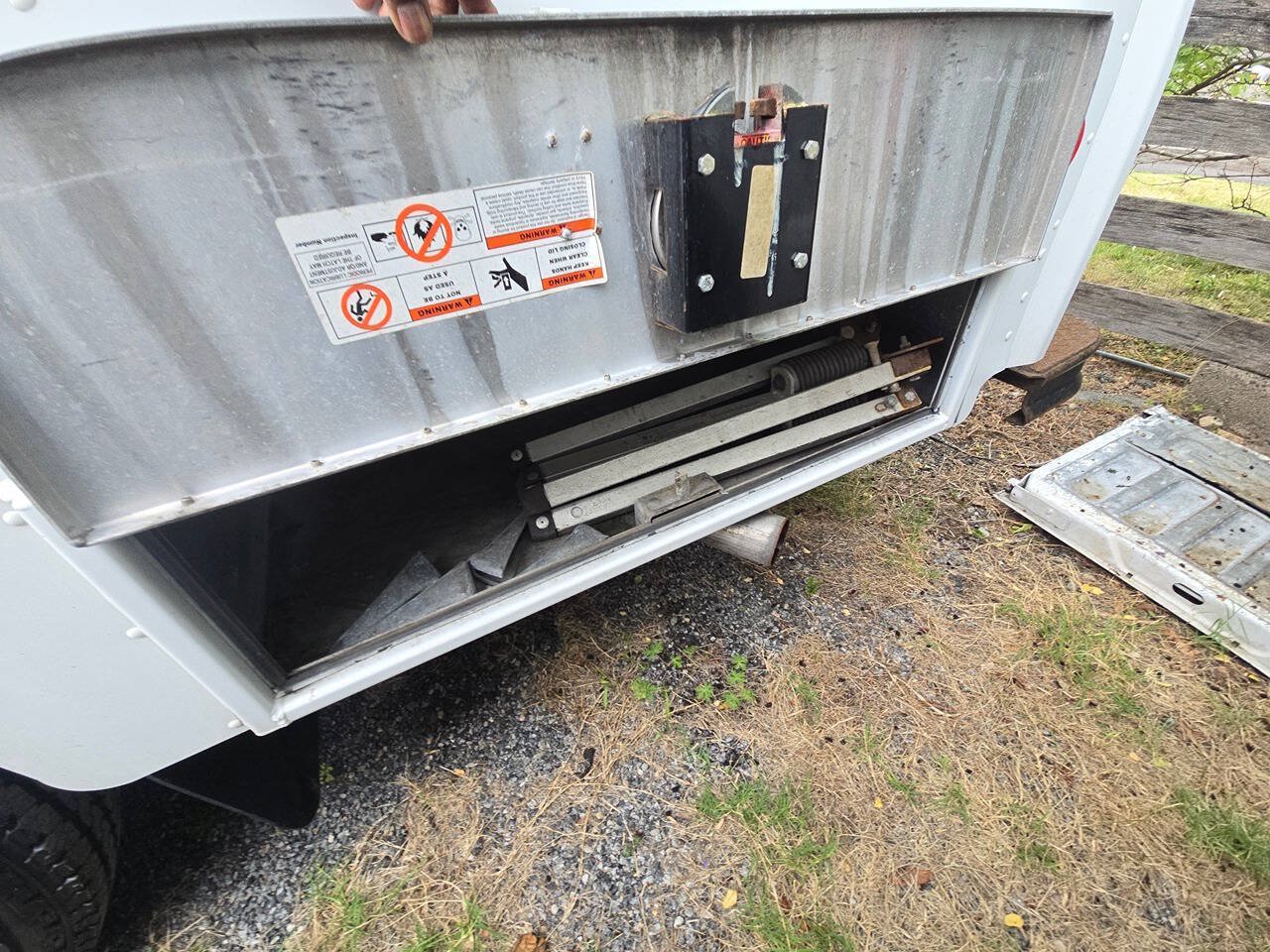 Used 2009 Chevrolet Express 3500 RWD image 27