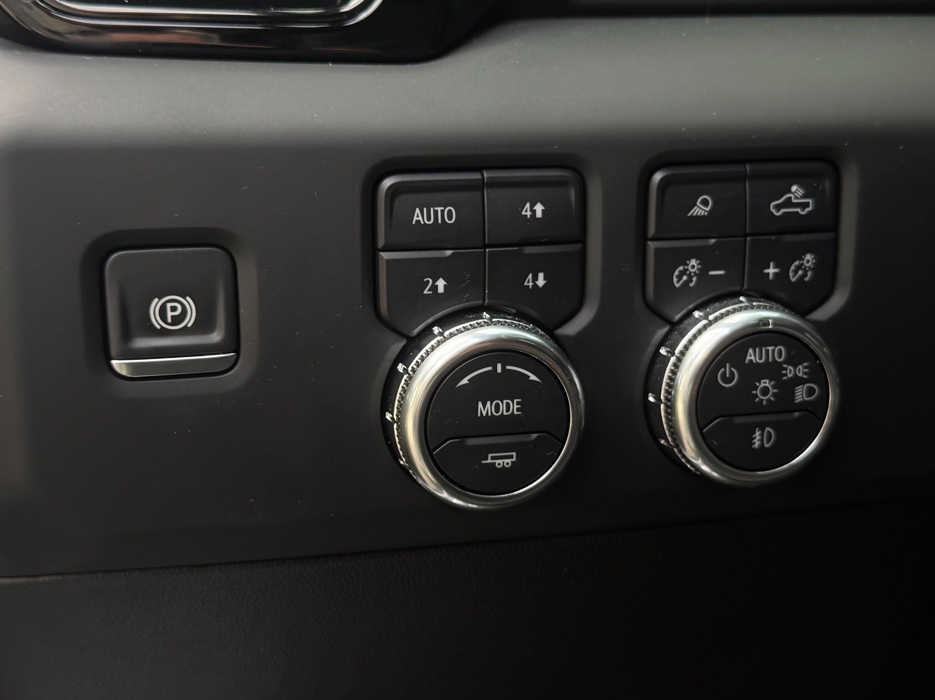 Used 2024 GMC Sierra 2500 AT4 w/ AT4 Preferred Package image 15