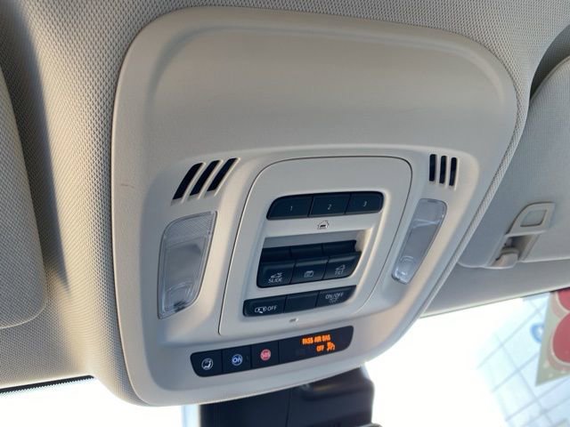 Used 2023 Buick Envision Avenir image 33