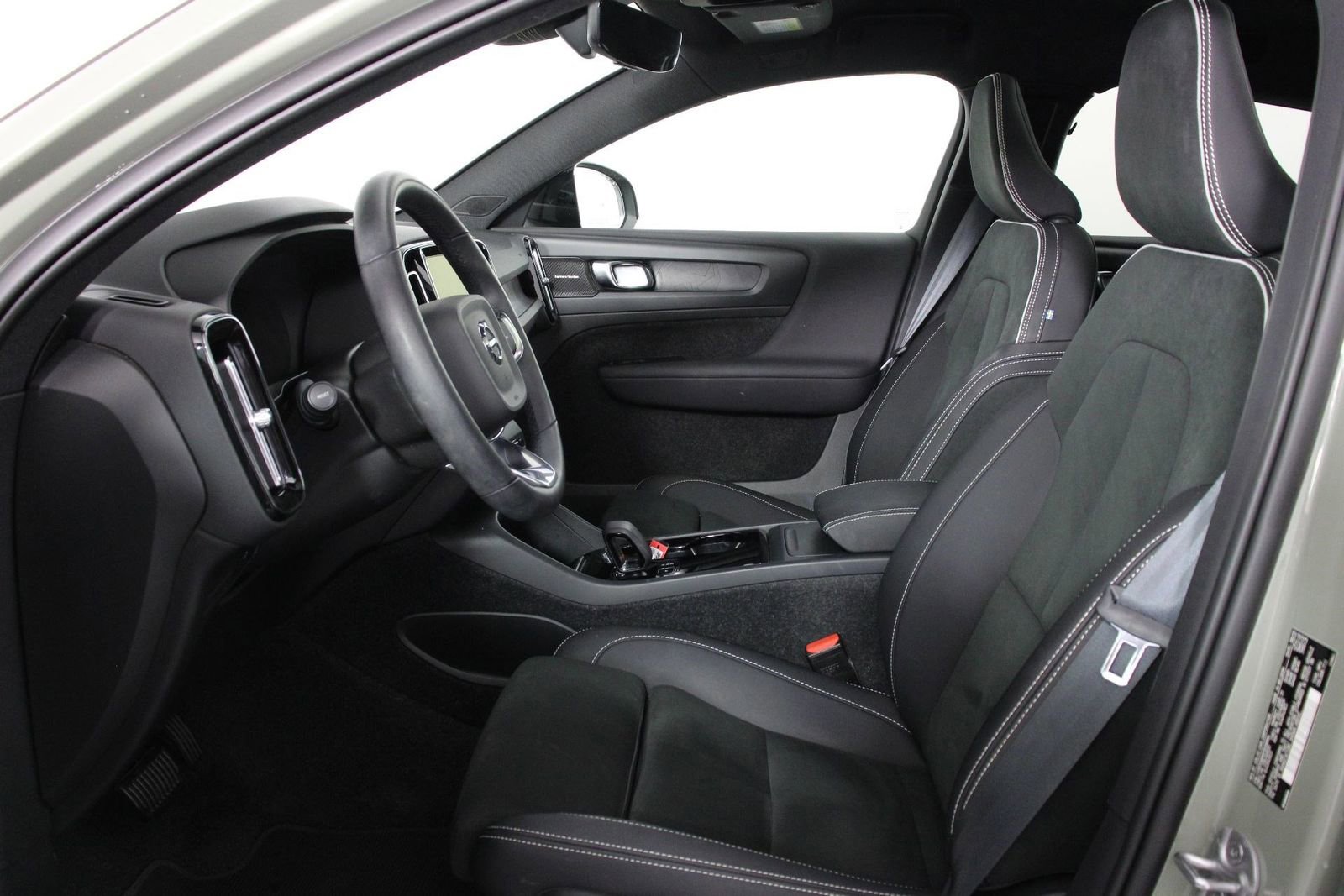 Used 2023 Volvo C40 P8 Recharge Ultimate AWD/4WD image 29