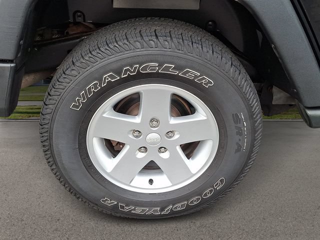 Used 2012 Jeep Wrangler Unlimited Sport AWD/4WD image 9
