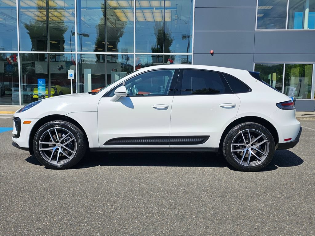 Used 2025 Porsche Macan AWD/4WD image 8