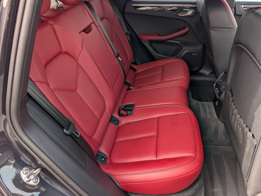 Certified 2024 Porsche Macan AWD/4WD image 7