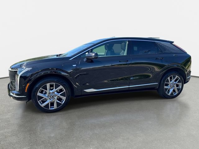Certified 2025 Cadillac Optiq Luxury 2 w/ LPO, Floor Liner Package AWD/4WD image 9