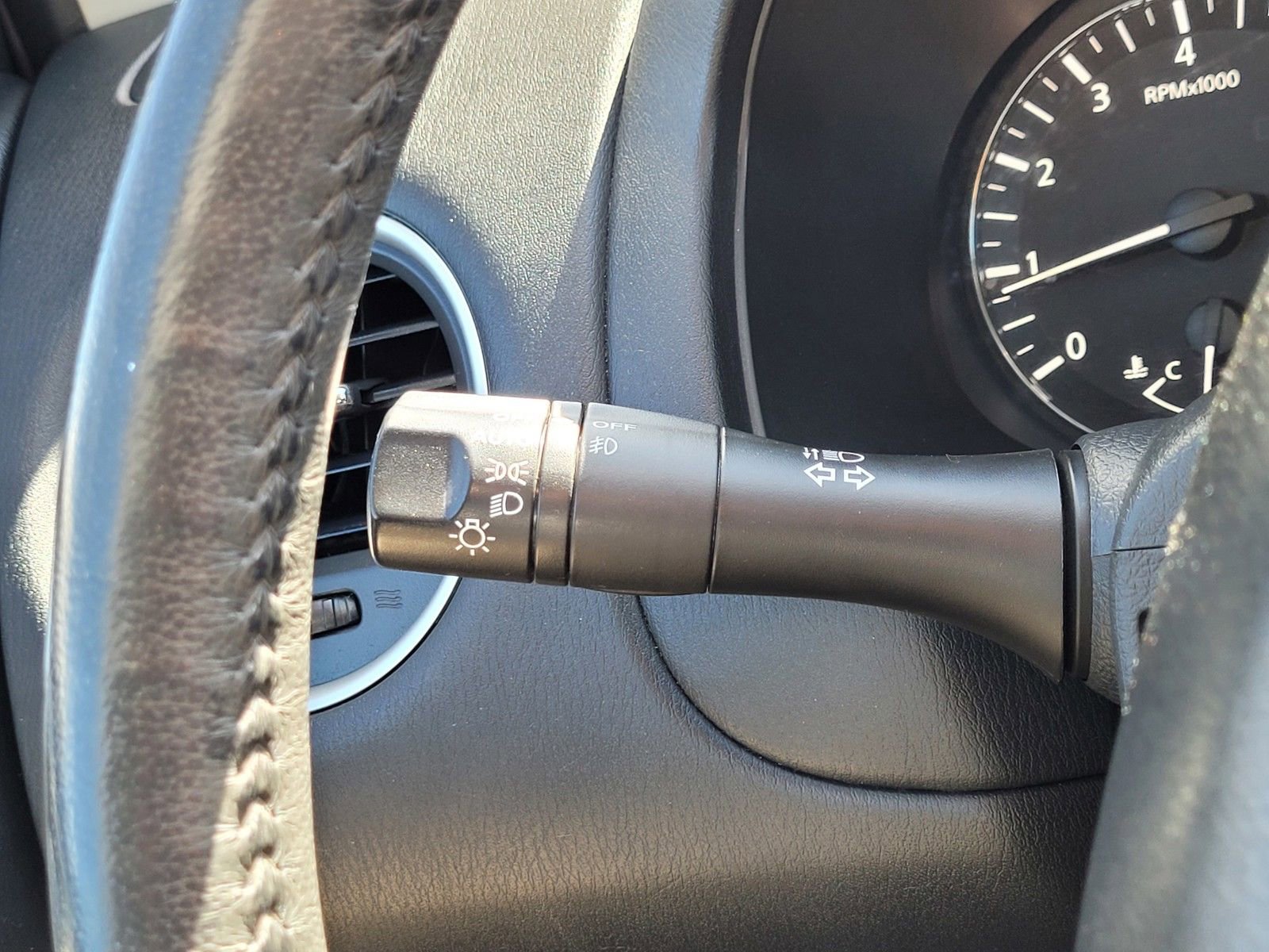 Used 2018 Nissan Pathfinder SV w/ SV Tech Package image 22