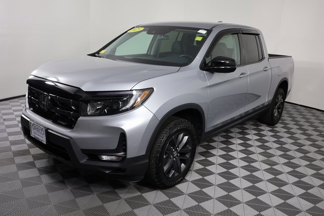 Used 2025 Honda Ridgeline Sport image 4
