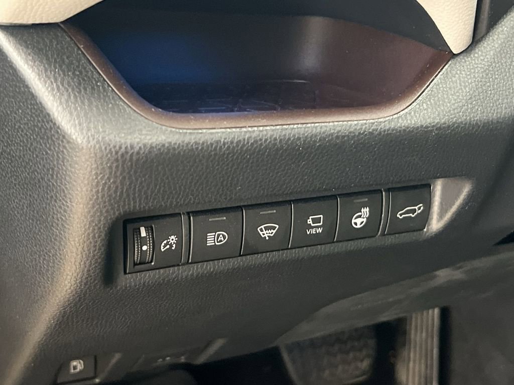 Used 2020 Toyota RAV4 Limited image 27