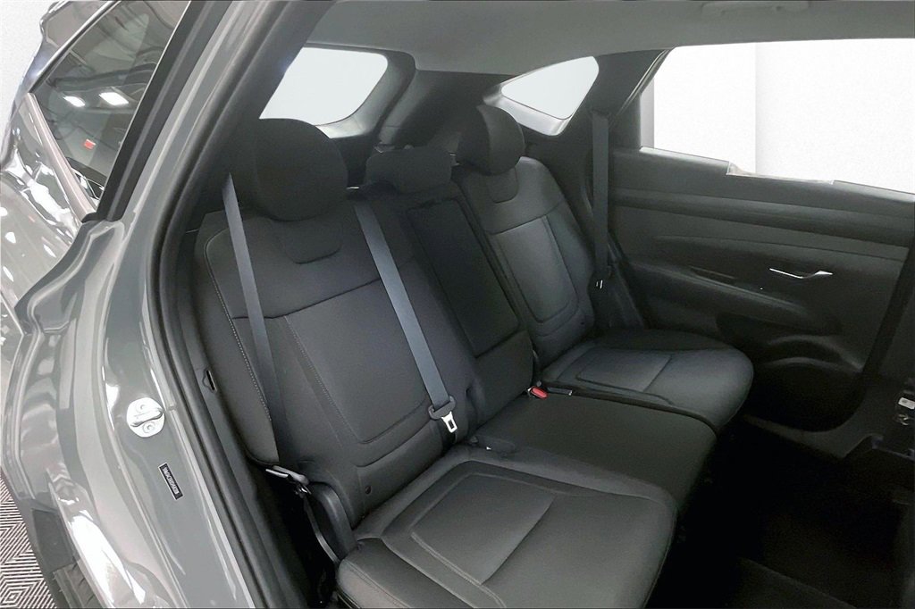 Certified 2025 Hyundai Tucson SE image 18