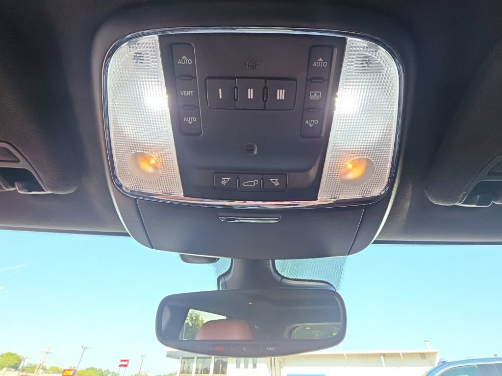 Used 2018 Jeep Grand Cherokee Summit AWD/4WD image 30