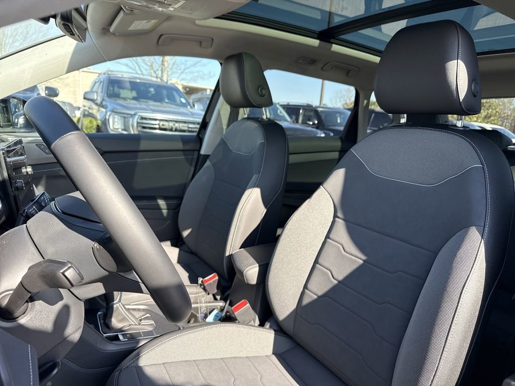 New 2026 Volkswagen Taos SE image 12