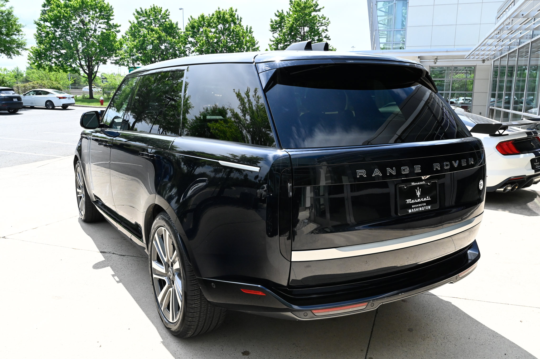 Used 2023 Land Rover Range Rover SV AWD/4WD image 7