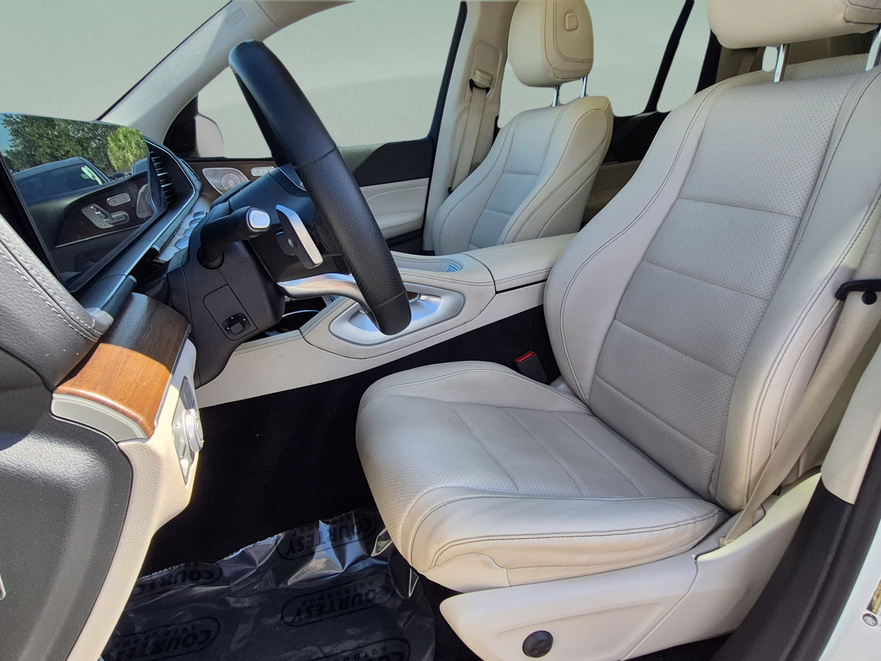 Used 2023 Mercedes-Benz GLS 450 4MATIC w/ AMG Line Exterior image 21