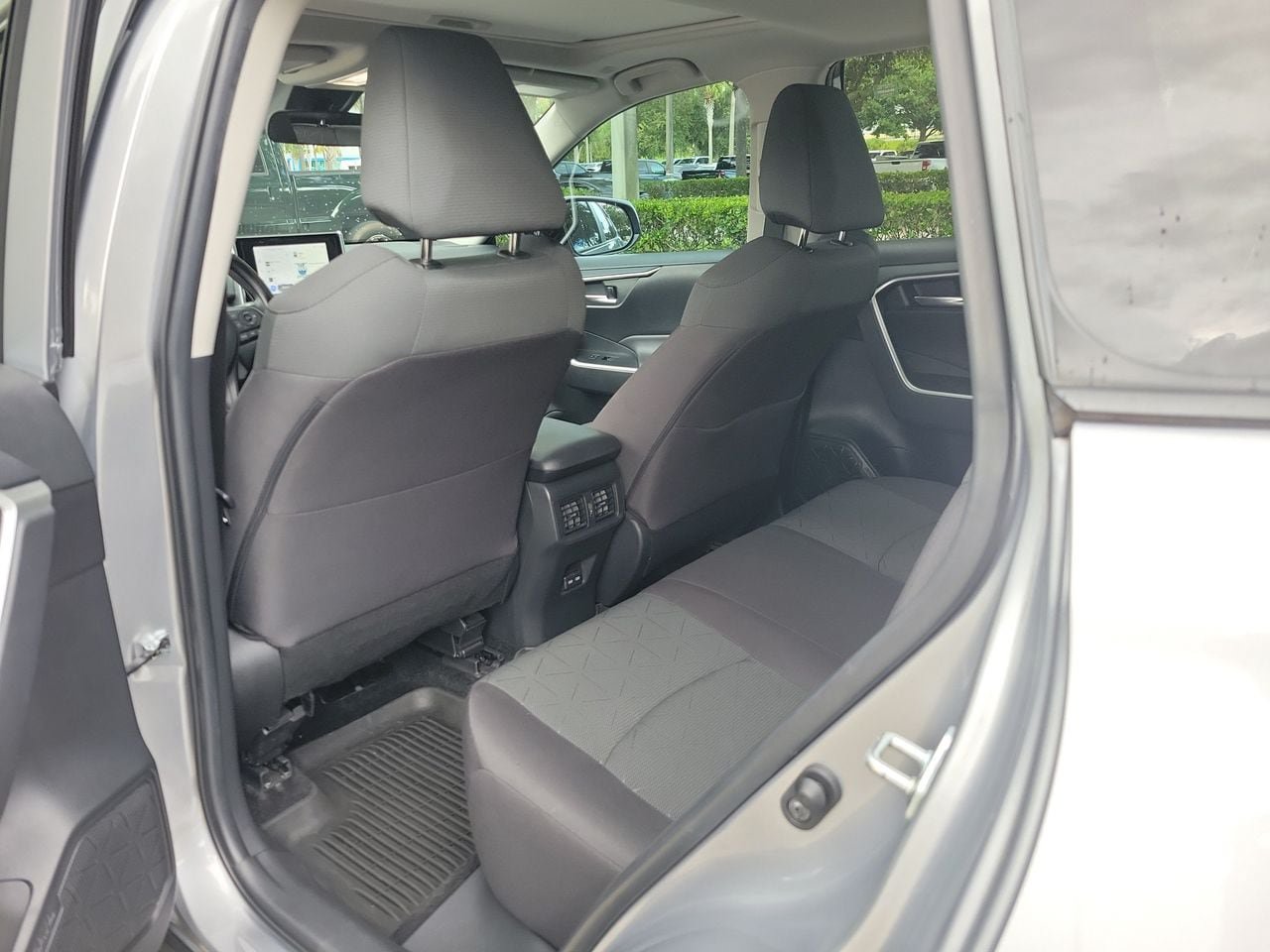 Used 2024 Toyota RAV4 XLE w/ Convenience Package FWD image 10
