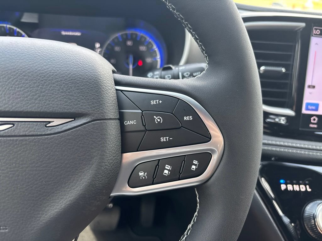 New 2027 Chrysler Pacifica Select FWD image 38