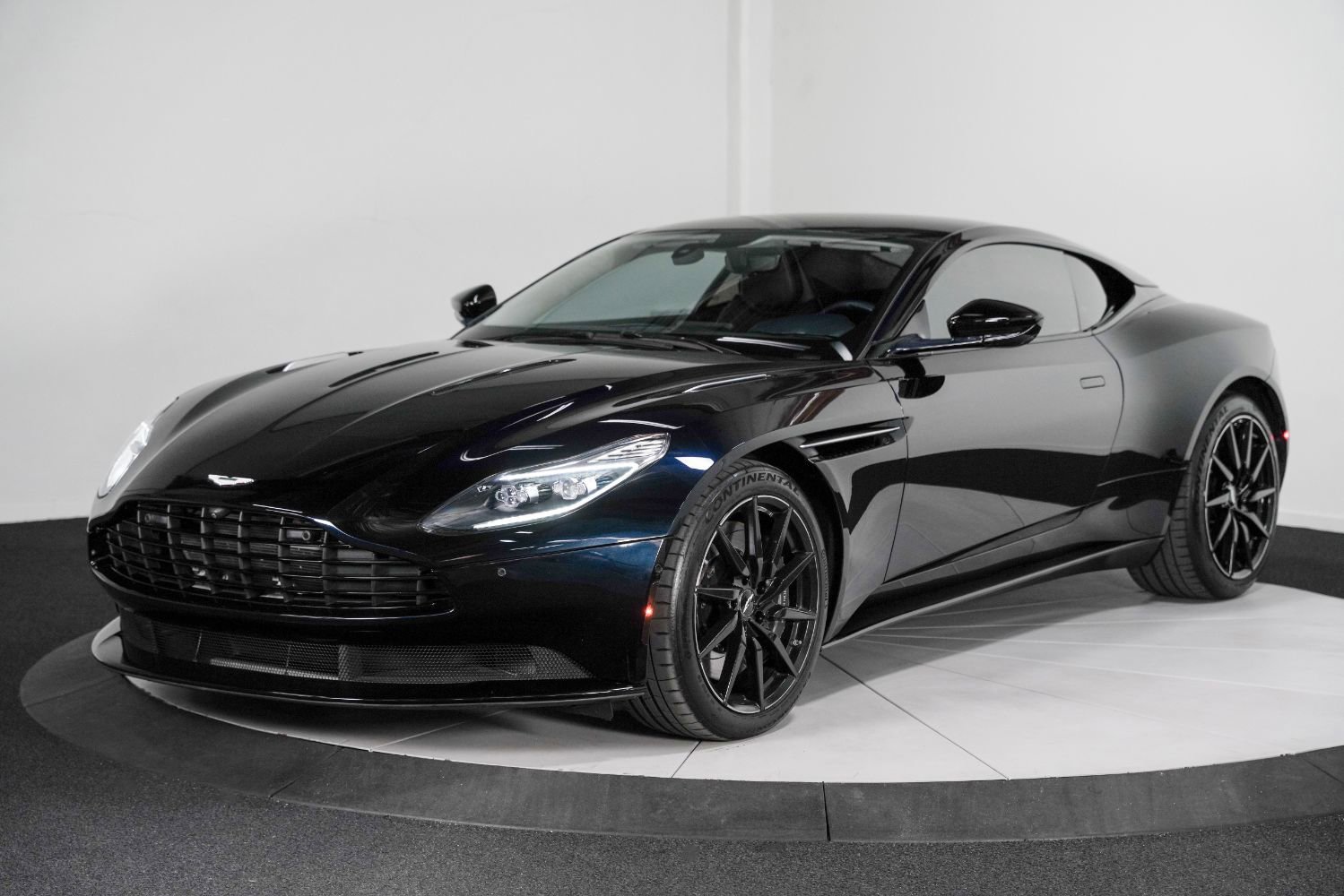 Used 2018 Aston Martin DB11 V12 image 6