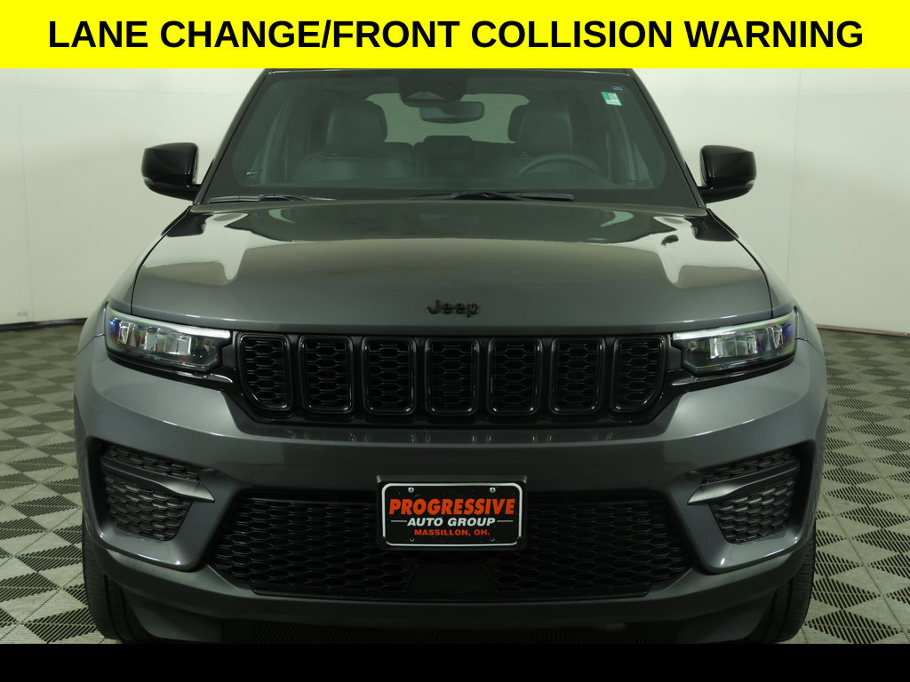 Used 2023 Jeep Grand Cherokee Altitude AWD/4WD image 12