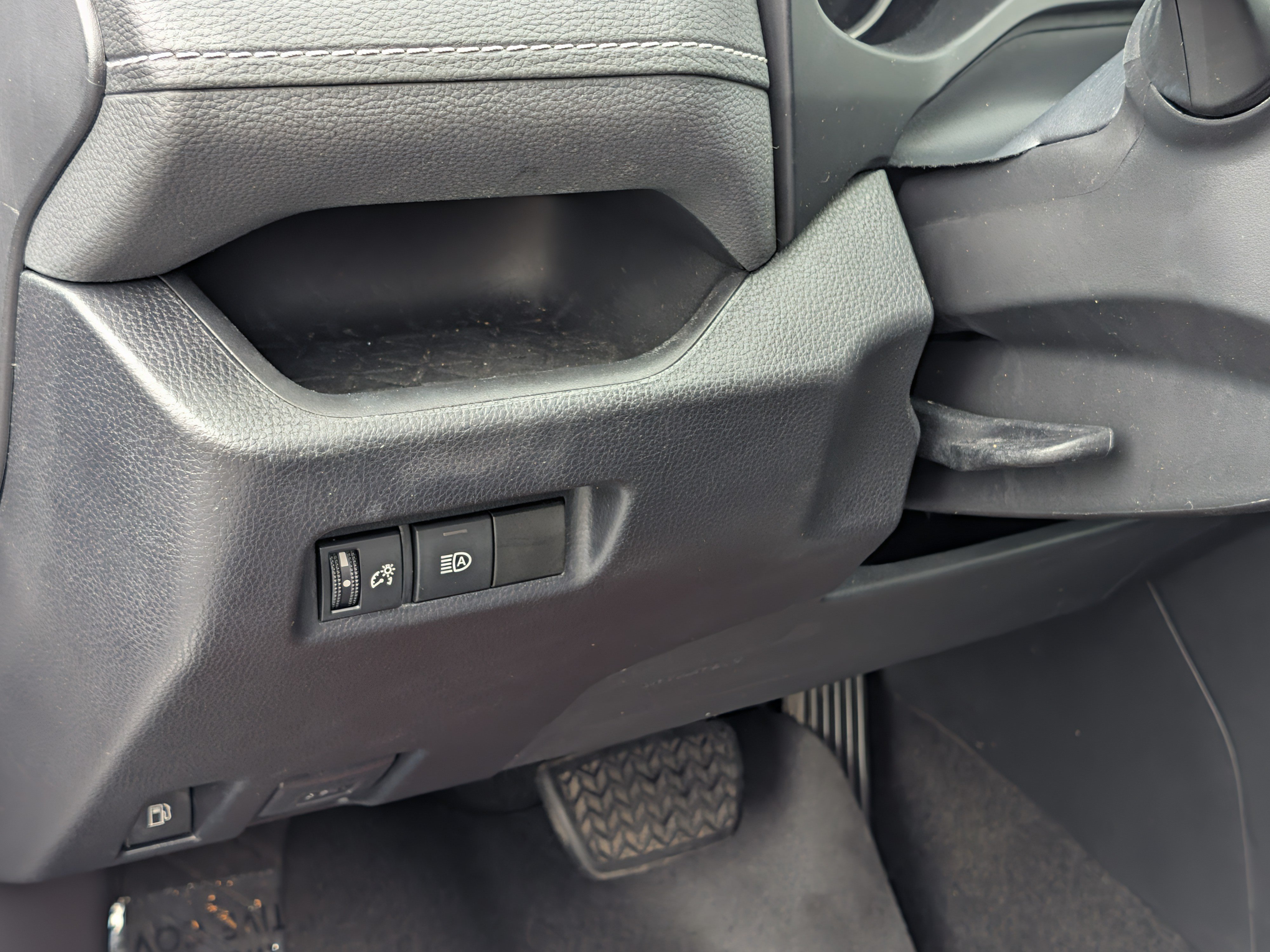 Used 2020 Toyota RAV4 LE w/ All Weather Liner Package AWD/4WD image 16