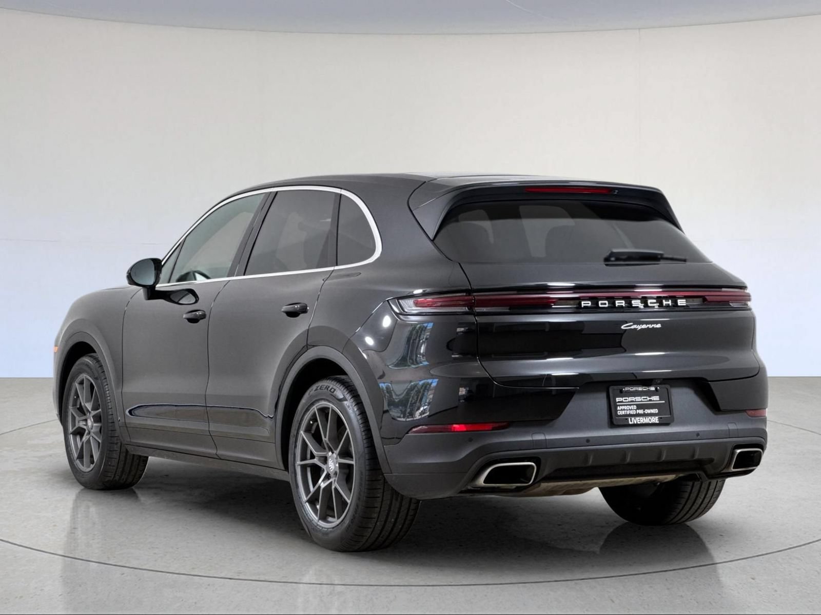 Certified 2024 Porsche Cayenne AWD/4WD image 3