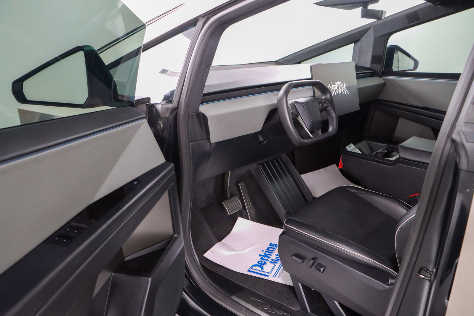 Used 2024 Tesla Cybertruck AWD Crew Cab image 3