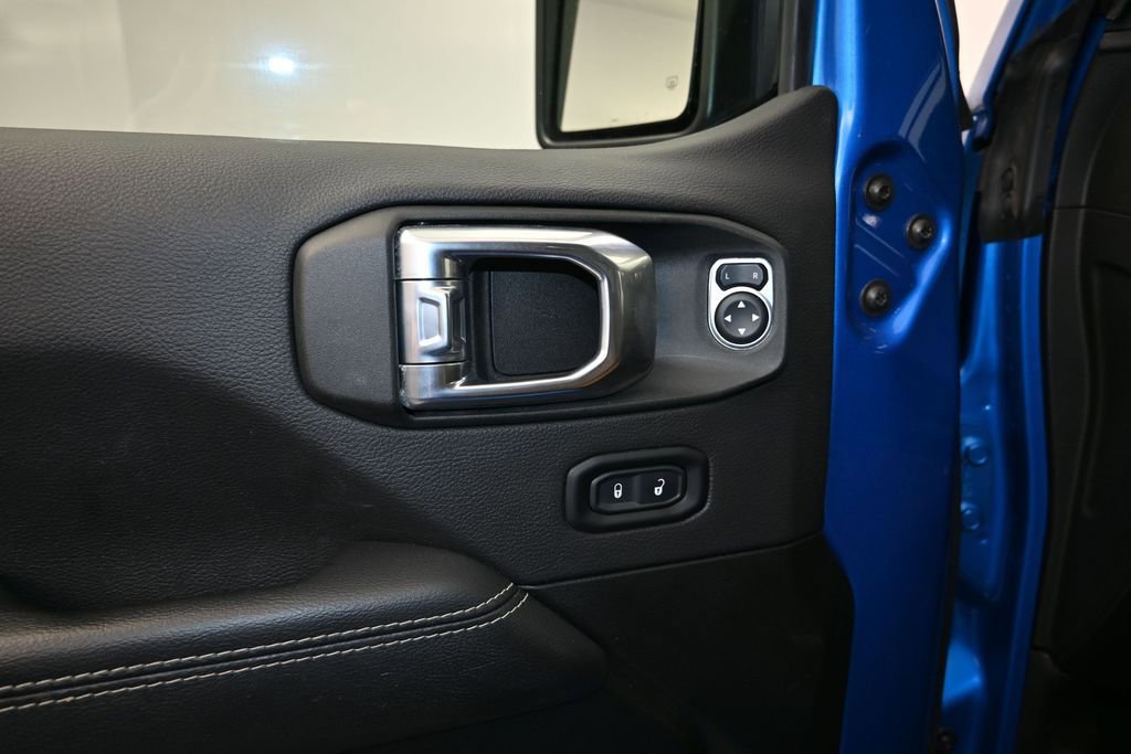 Used 2022 Jeep Gladiator Rubicon w/ LED Lighting Group AWD/4WD image 11