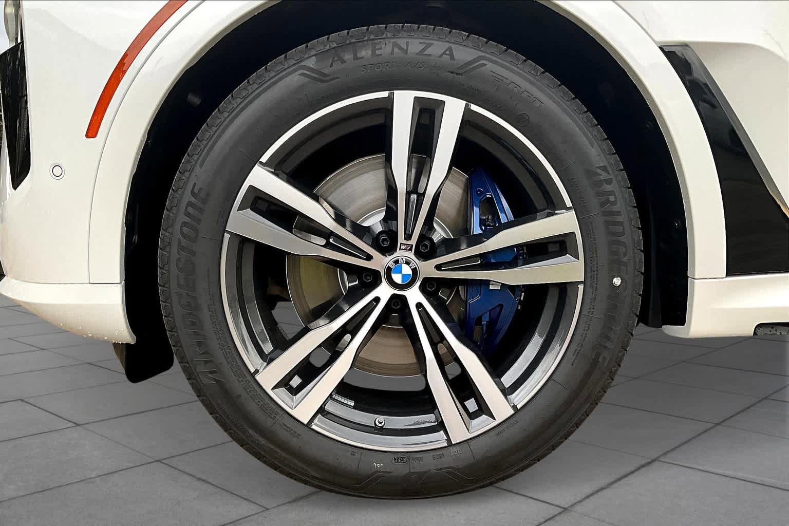 Used 2025 BMW X7 M60i AWD/4WD image 9