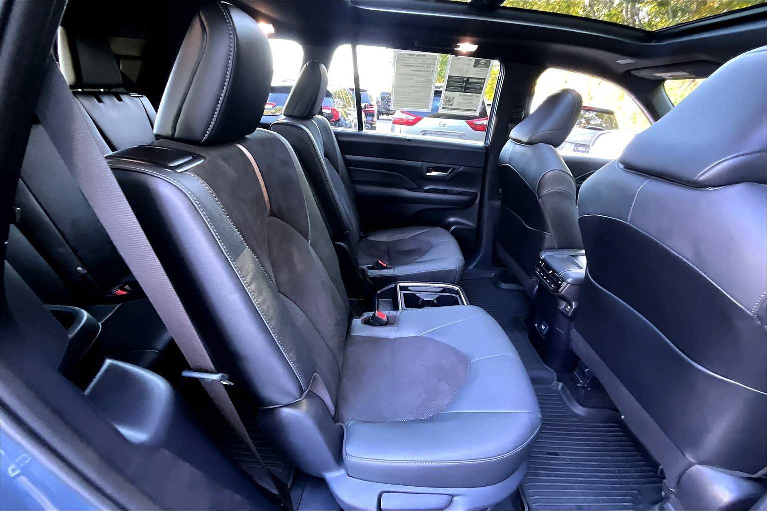 Used 2024 Toyota Grand Highlander AWD Hybrid image 18