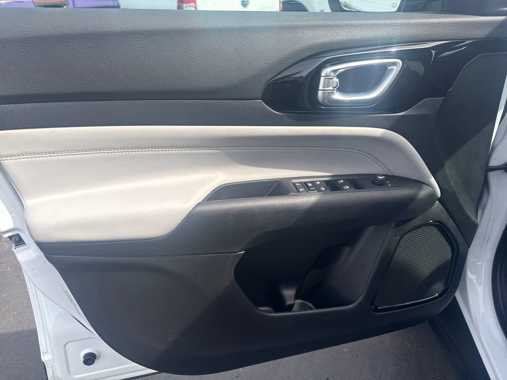 Certified 2022 Jeep Compass Limited image 11