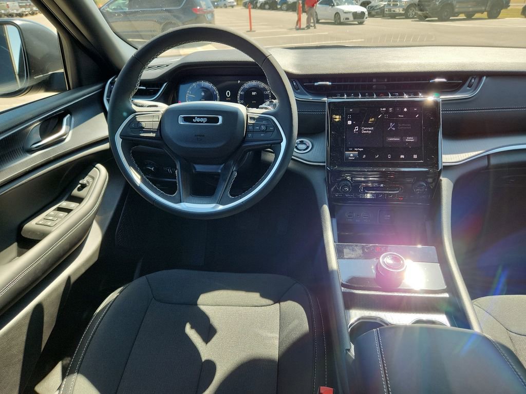 New 2025 Jeep Grand Cherokee Laredo X image 13