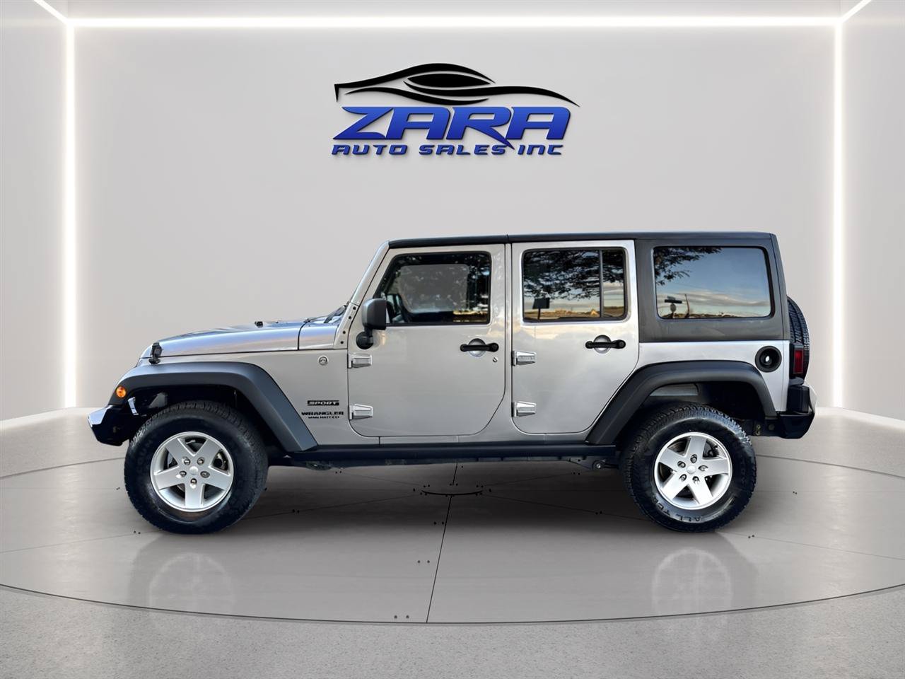 Used 2013 Jeep Wrangler Unlimited Sport AWD/4WD image 3