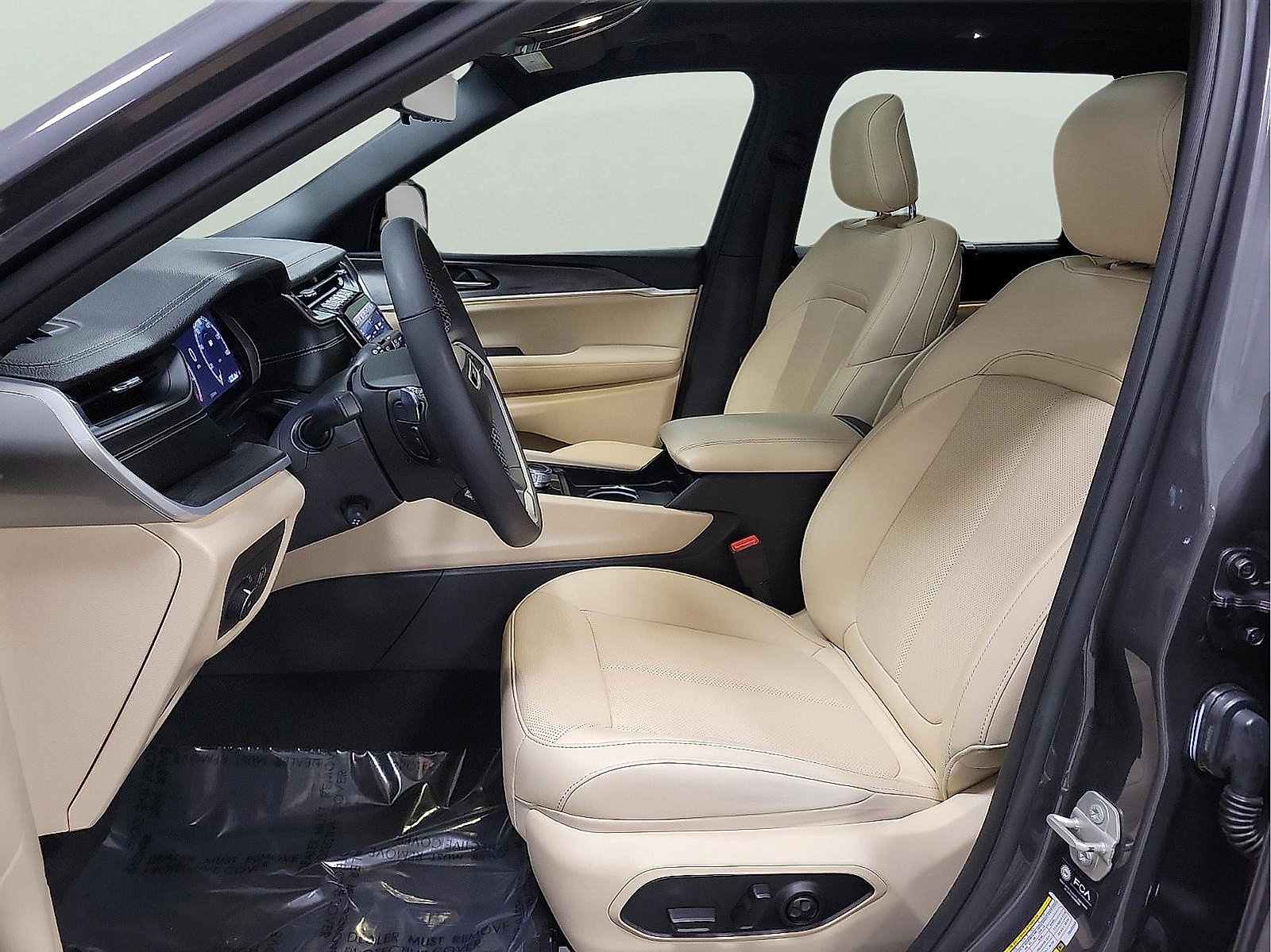 Used 2024 Jeep Grand Cherokee L Limited w/ Luxury Tech Group II image 12