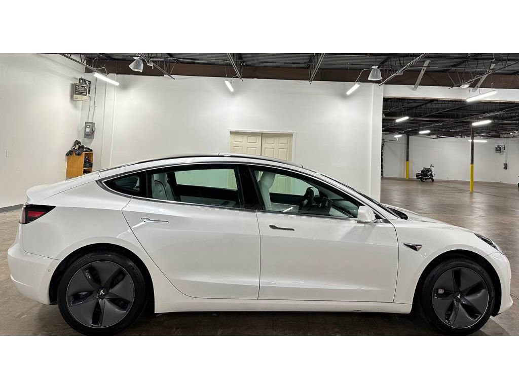 Used 2020 Tesla Model 3 Standard Range Plus image 9