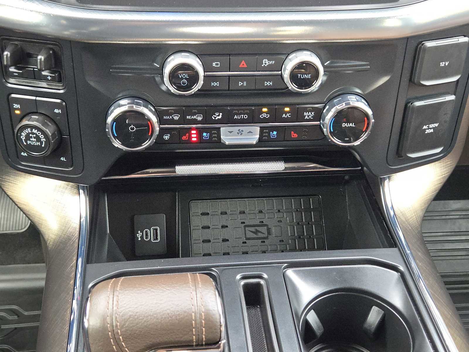 Used 2025 Ford F150 King Ranch w/ FX4 Off-Road Package image 19