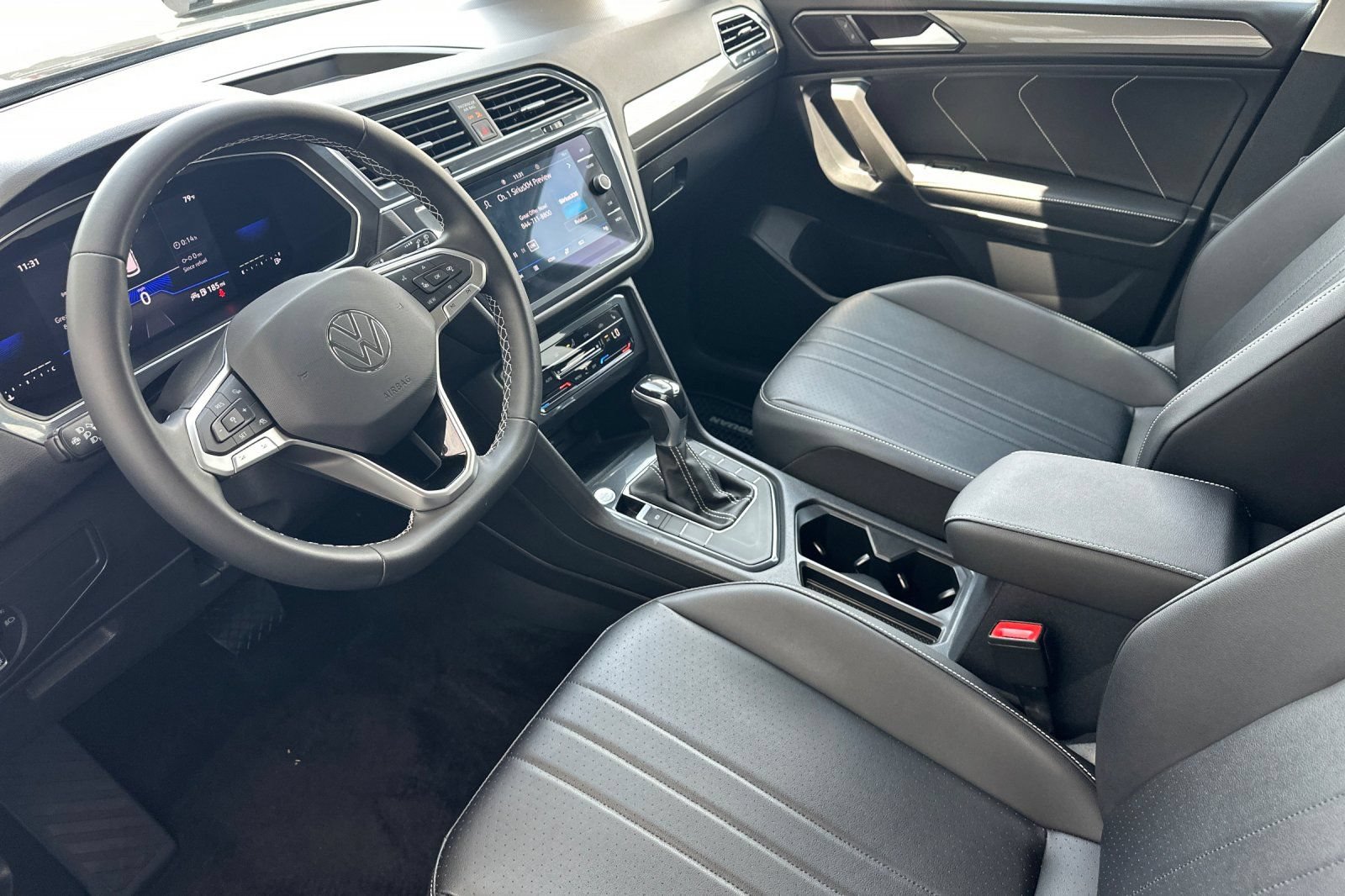 Used 2023 Volkswagen Tiguan SE FWD image 11