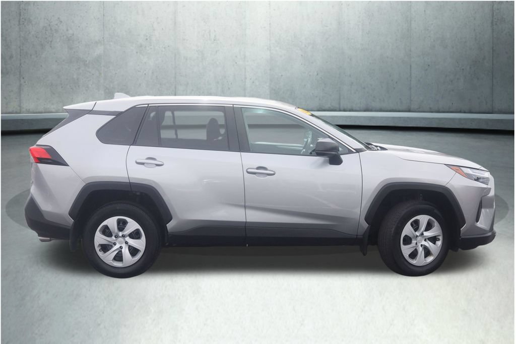 Used 2023 Toyota RAV4 LE AWD/4WD image 21