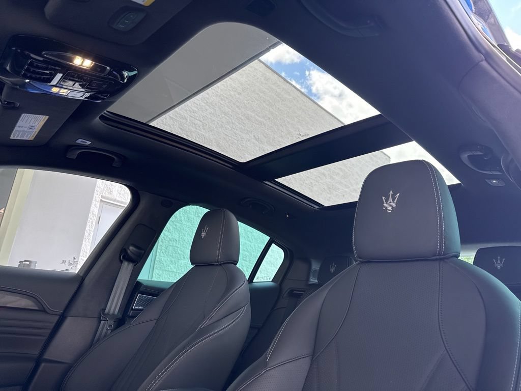Used 2025 Maserati Grecale Modena AWD/4WD image 29