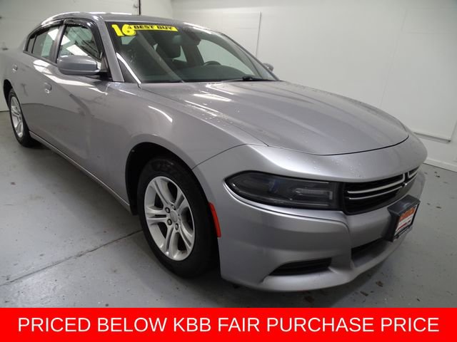 Used 2016 Dodge Charger SE RWD image 1