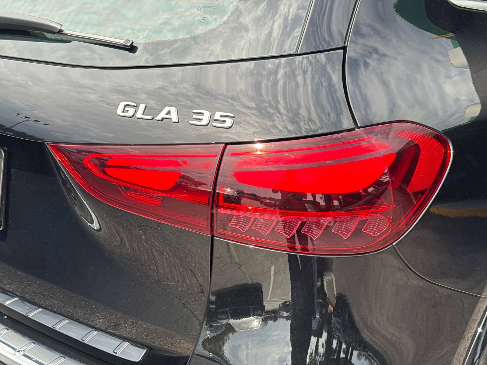 Used 2025 Mercedes-Benz GLA 35 AMG 4MATIC image 18