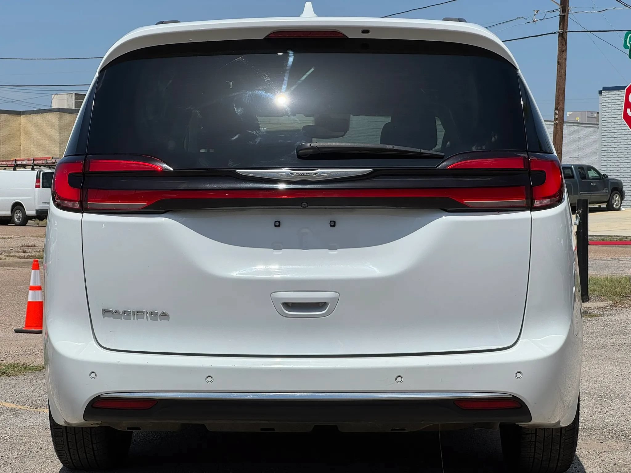 Used 2022 Chrysler Pacifica Touring-L FWD image 5
