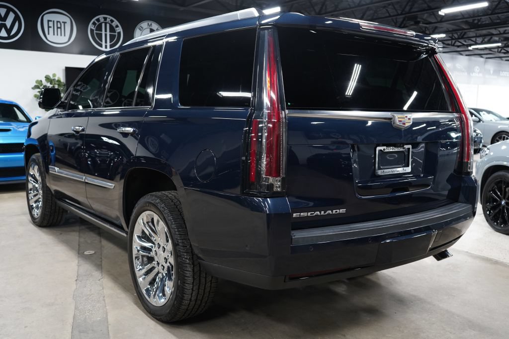 Used 2020 Cadillac Escalade Premium Luxury RWD image 3