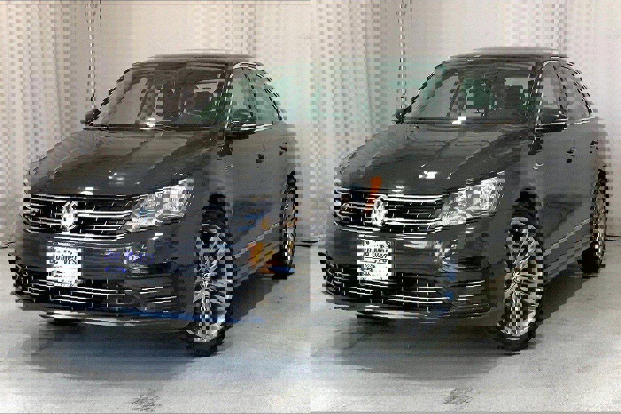 Used 2017 Volkswagen Passat 1.8T R-Line image 12