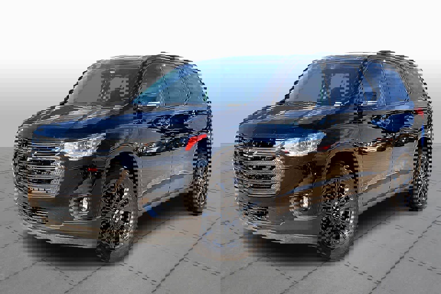 Used 2020 Chevrolet Traverse RS image 2