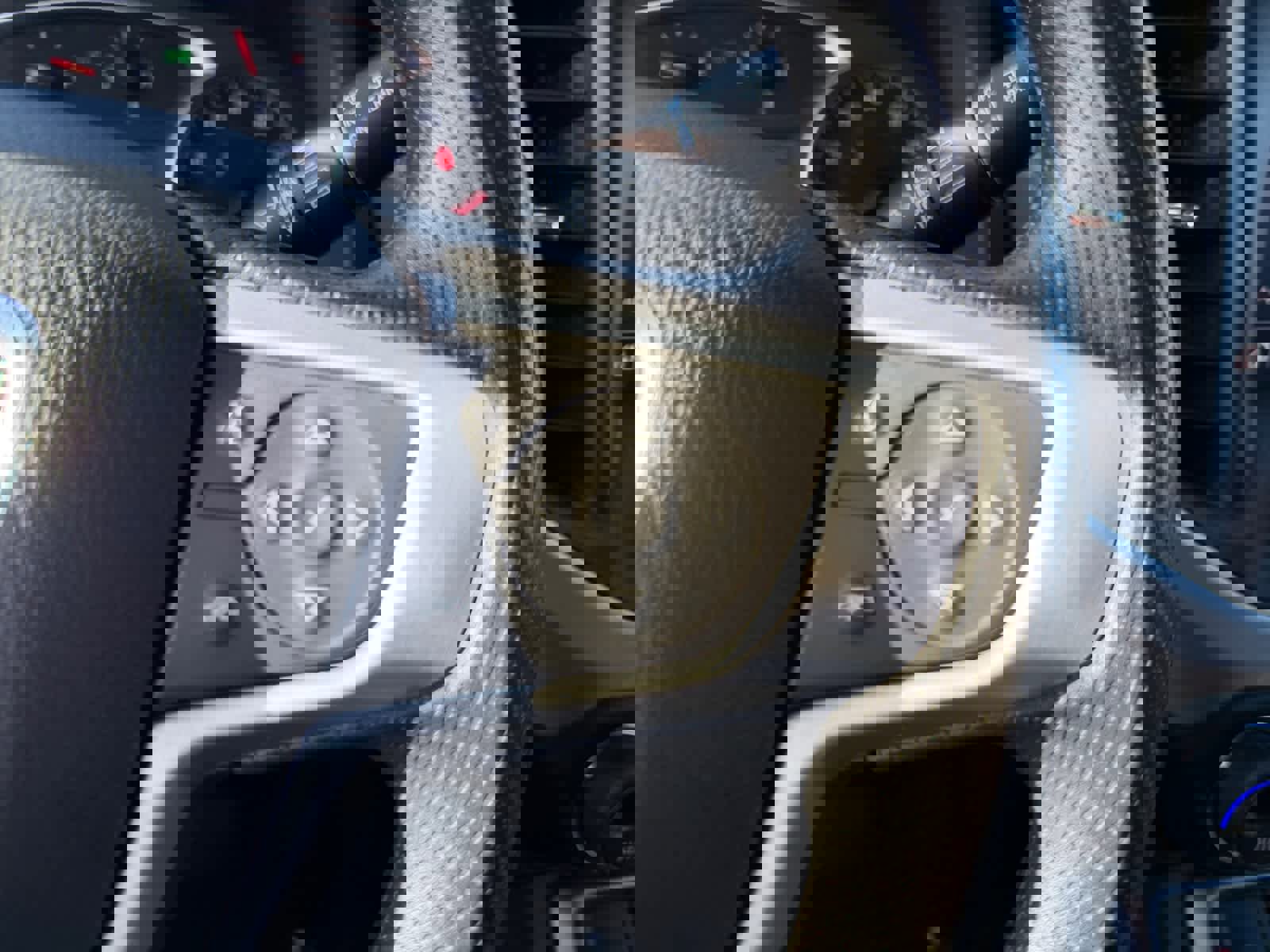 Used 2023 GMC Acadia SLE w/ Driver Convenience Package image 17