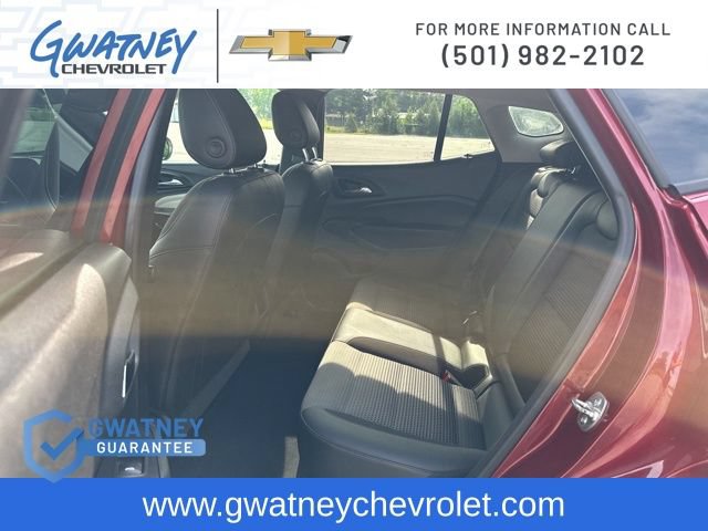 Used 2025 Chevrolet Trax LT w/ LT Convenience Package FWD image 21