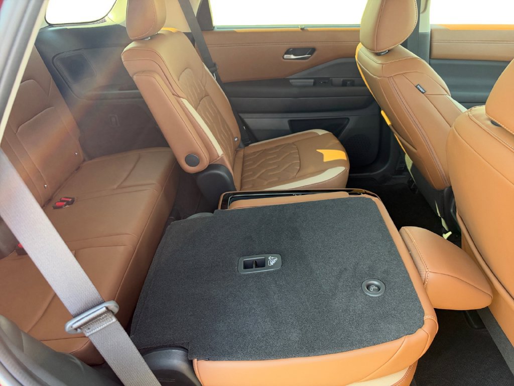 New 2026 Nissan Pathfinder Platinum AWD/4WD image 17