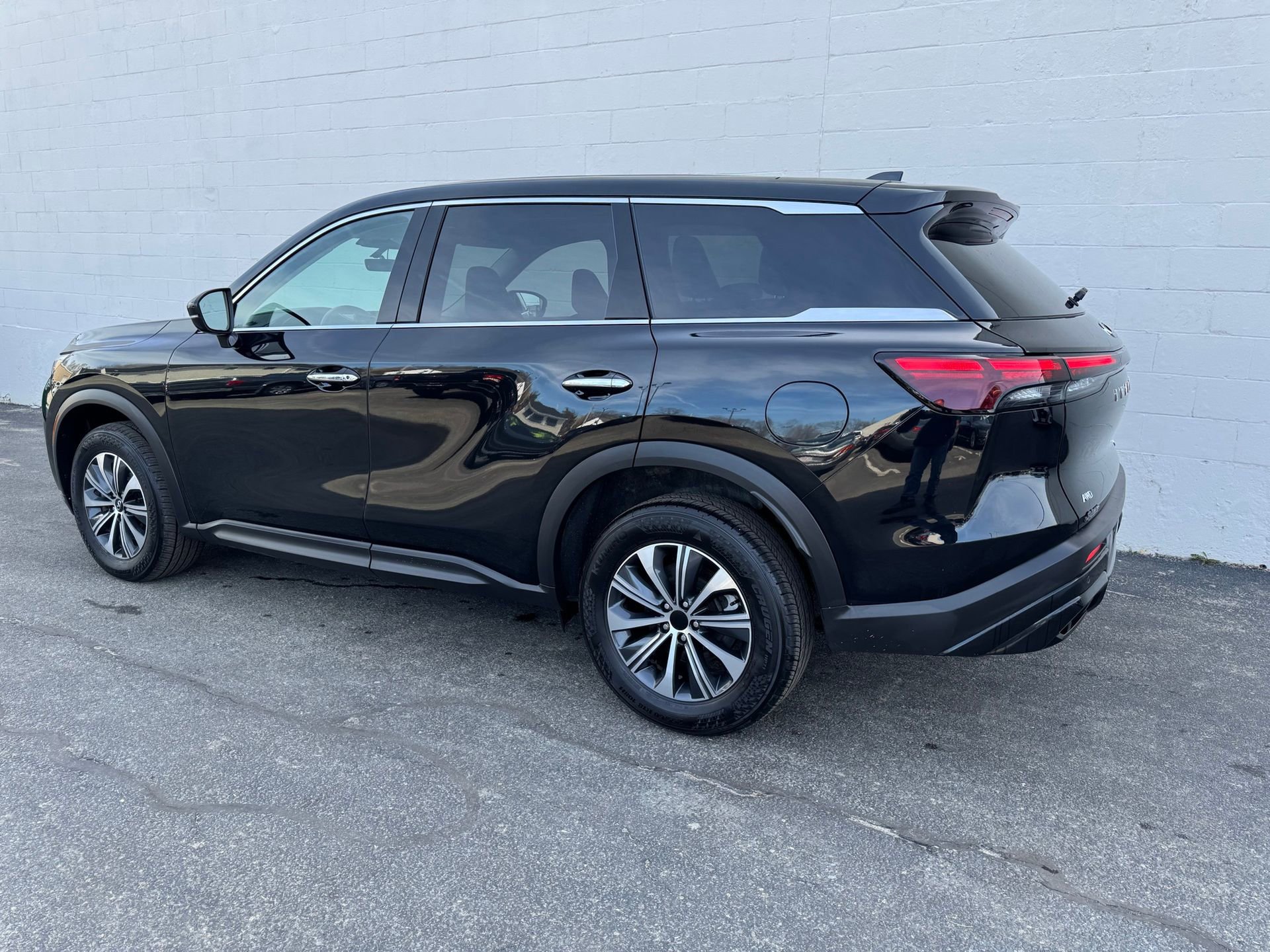 Used 2024 INFINITI QX60 Pure image 3