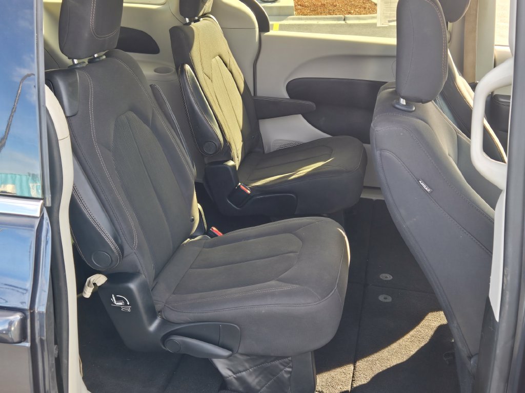 Used 2019 Chrysler Pacifica LX FWD image 11