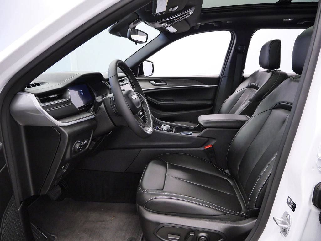 Certified 2024 Jeep Grand Cherokee Limited w/ Black Appearance Package AWD/4WD image 13