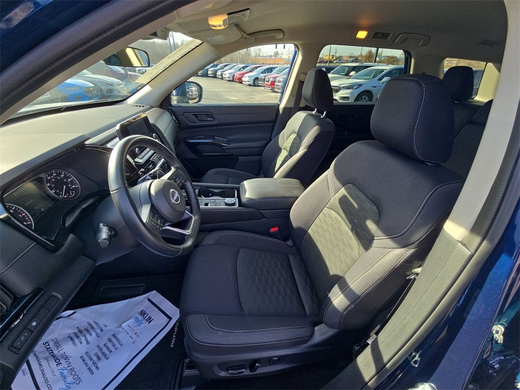 Certified 2024 Nissan Pathfinder SV image 14